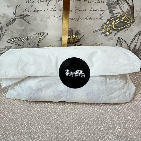 Coach Essential Small Zip Around Card Case With Quilting And Heart Print CBR71 - Picture 13 of 13